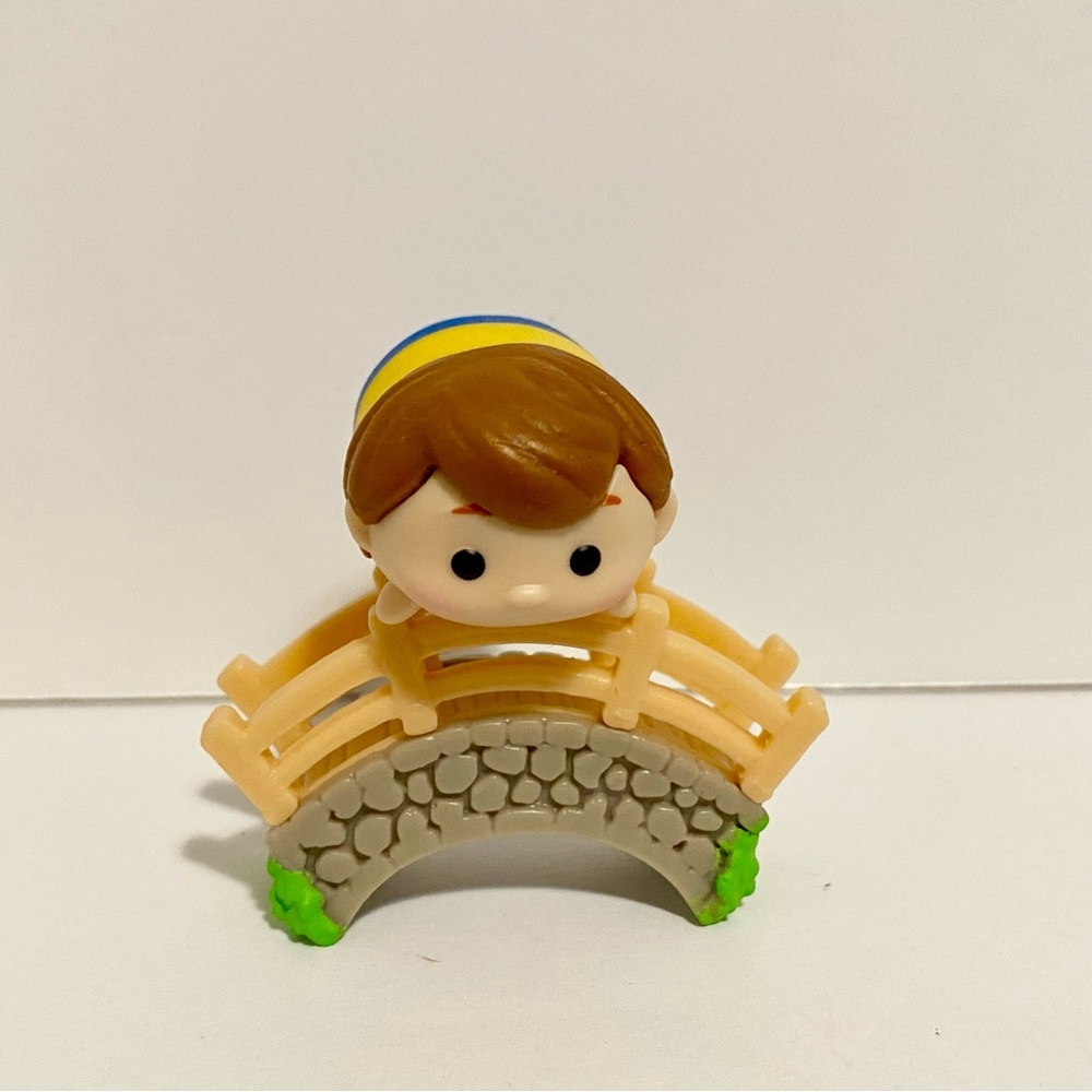 Disney Tsum Tsum Winnie the Pooh Christopher Robin Figure + Accessory 4/$20 🛑